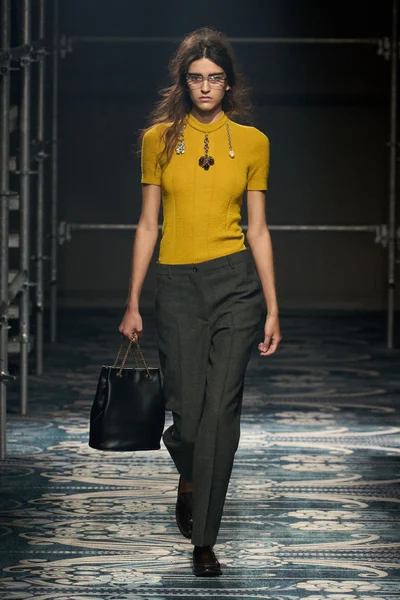 Look 10